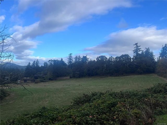 2 of 12 - 3876 Holland Ave, Saanich, BC