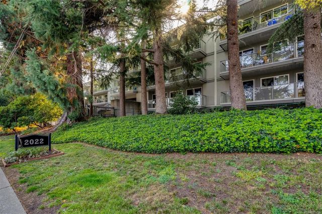 2 of 50 - 2022 Foul Bay Rd 206, Victoria, BC