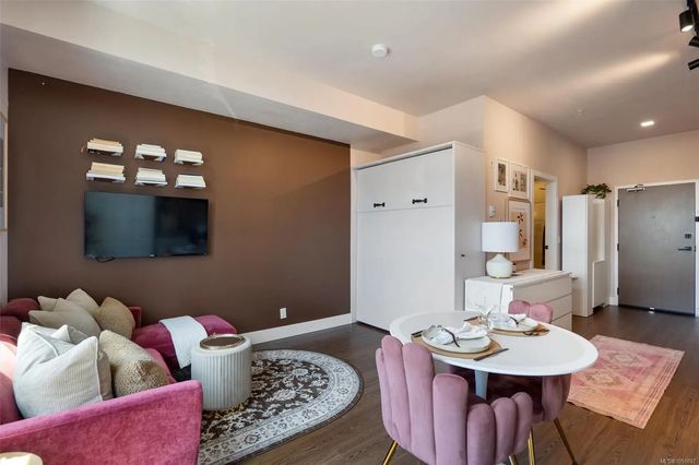 2 of 28 - 515 Chatham St 310, Victoria, BC