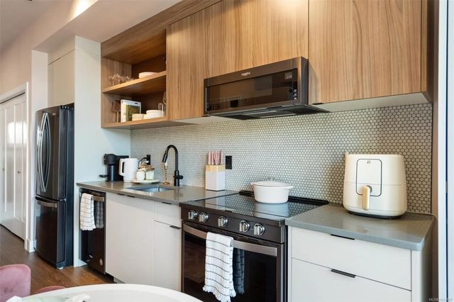 4 of 28 - 515 Chatham St 310, Victoria, BC