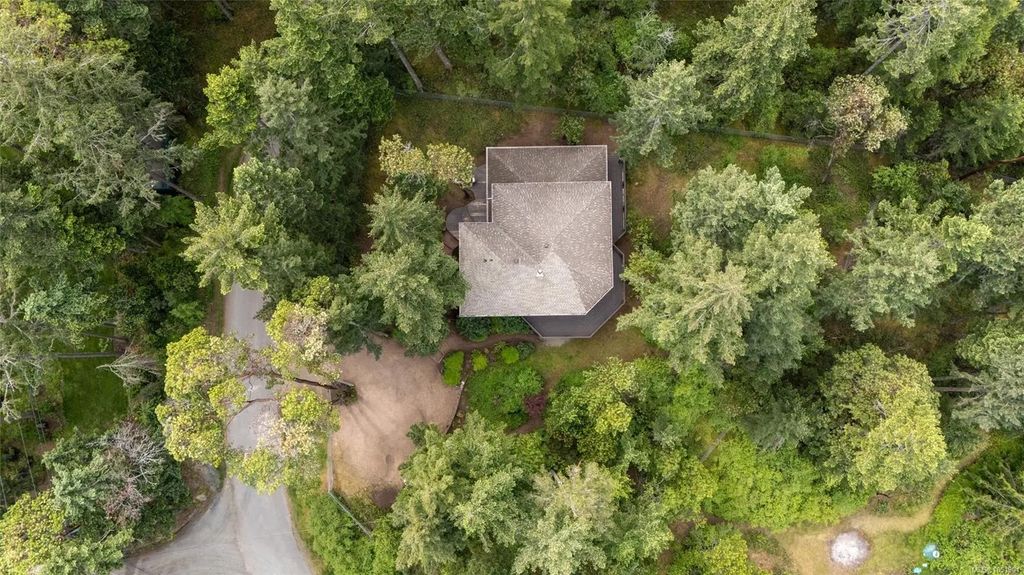 908 Little Mountain Rd, Errington