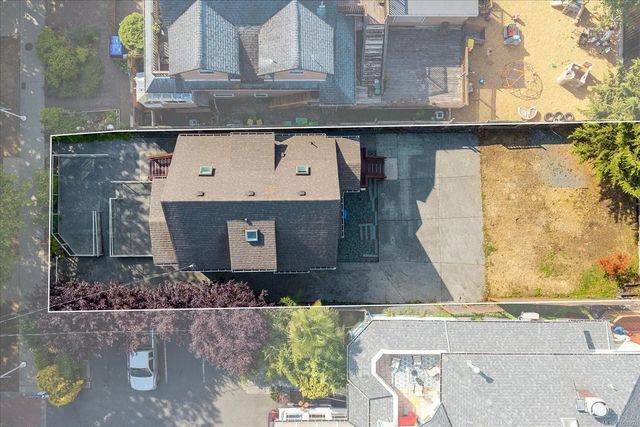 2 of 50 - 351 Wesley St, Nanaimo, BC