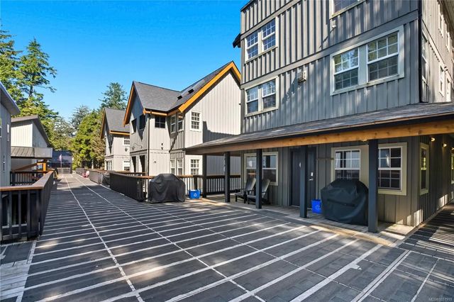 2 of 30 - 1002 Peninsula Rd 19, Ucluelet, BC