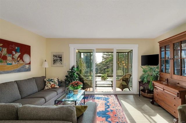 2 of 46 - 1433 Faircliff Lane 416, Victoria, BC