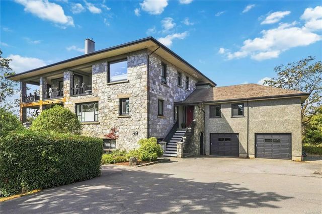4 of 60 - 3960 Cedar Hill Rd B, Saanich, BC
