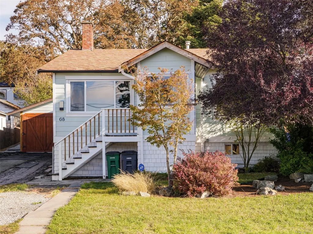 68 Crease Ave, Saanich