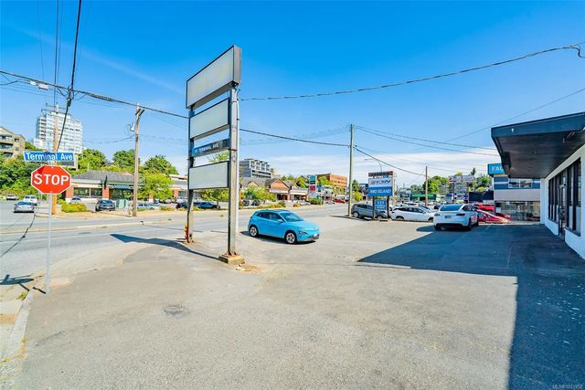 2 of 11 - 111 Terminal Ave, Nanaimo, BC