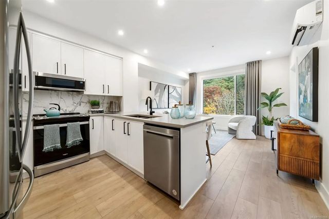 2 of 9 - 1371 Goldstream Ave 109, Langford, BC
