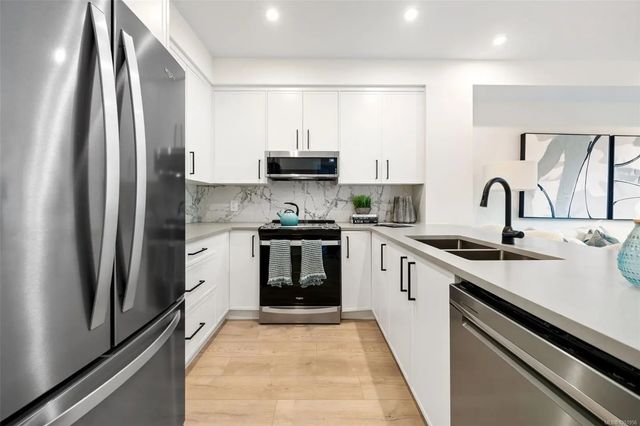 5 of 9 - 1371 Goldstream Ave 109, Langford, BC