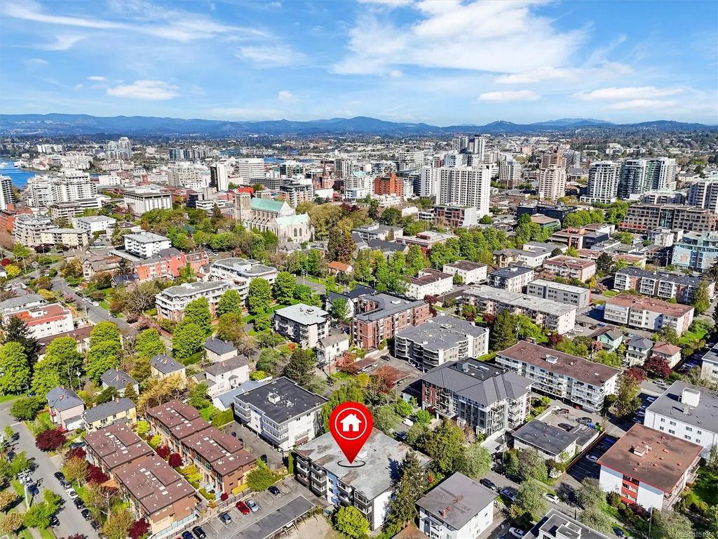 1035 Mcclure St 204, Victoria
