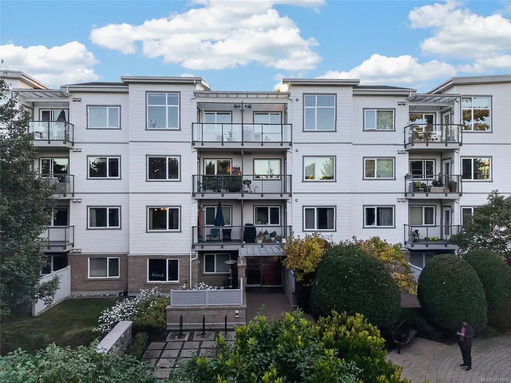 4394 West Saanich Rd 306, Saanich