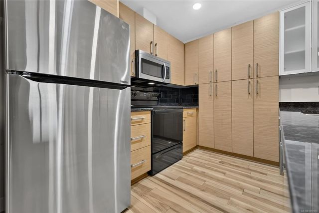 5 of 53 - 4394 West Saanich Rd 306, Saanich, BC
