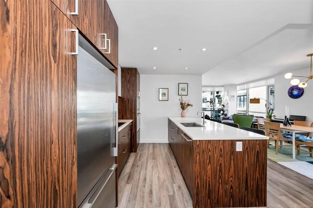 3 of 40 - 838 Broughton St 402, Victoria, BC