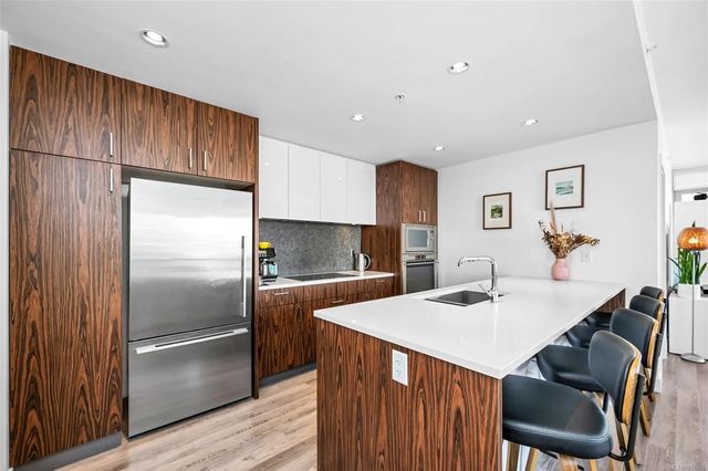 4 of 40 - 838 Broughton St 402, Victoria, BC