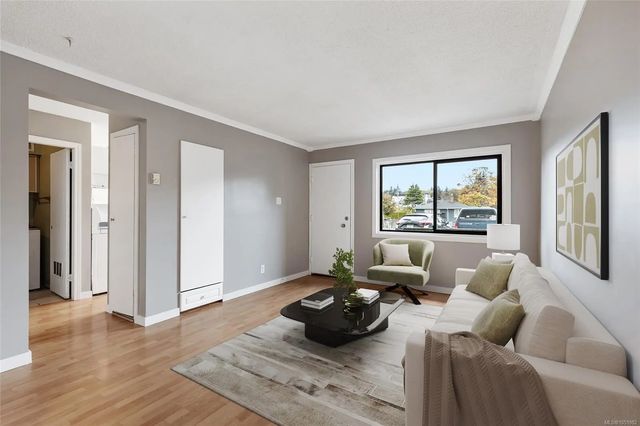 4 of 29 - 477 Lampson St 7, Esquimalt, BC
