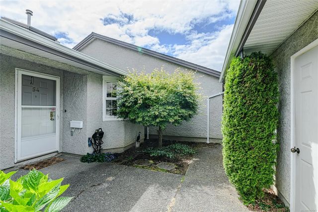 2 of 32 - 2070 Amelia Ave 54, Sidney, BC