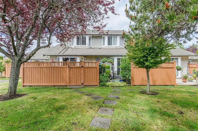 3 of 32 - 2070 Amelia Ave 54, Sidney, BC