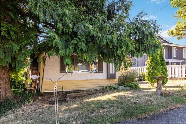 2 of 34 - 1415 Lang St, Victoria, BC