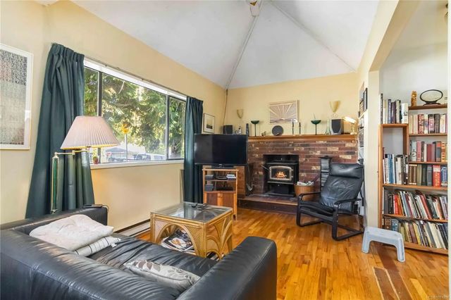 4 of 34 - 1415 Lang St, Victoria, BC