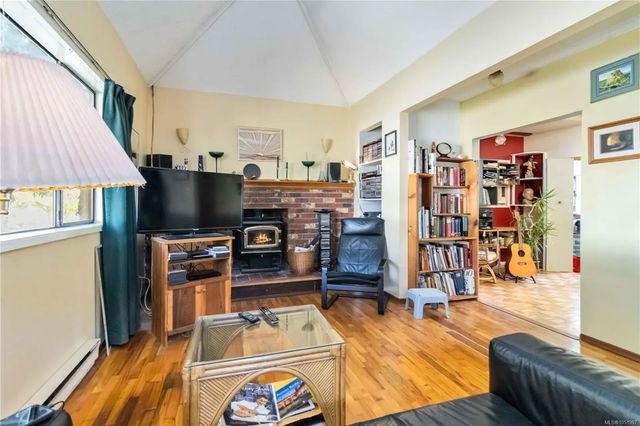 5 of 34 - 1415 Lang St, Victoria, BC