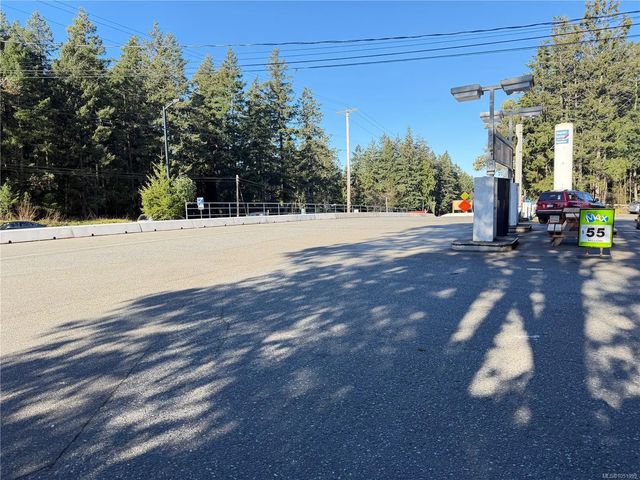 2 of 9 - 961 Island Hwy E, Parksville, BC