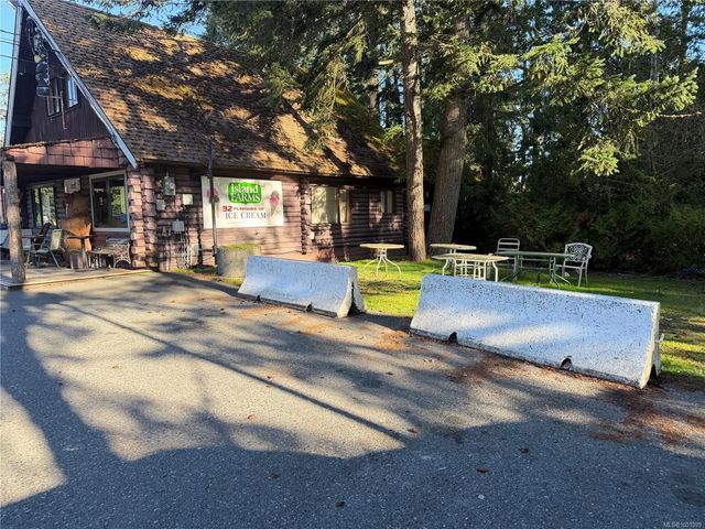 3 of 9 - 961 Island Hwy E, Parksville, BC