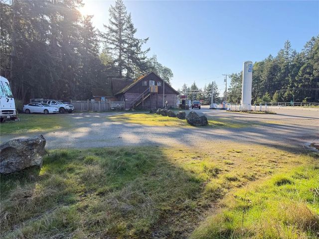 4 of 9 - 961 Island Hwy E, Parksville, BC