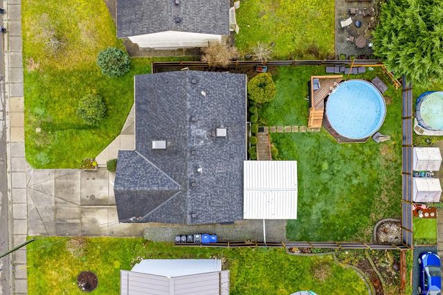 2 of 24 - 113 Mitchell Pl, Courtenay, BC