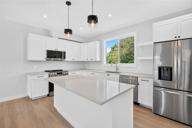 4 of 49 - 2022b Galerno Rd, Campbell River, BC