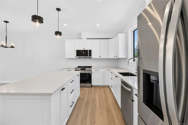 5 of 49 - 2022b Galerno Rd, Campbell River, BC