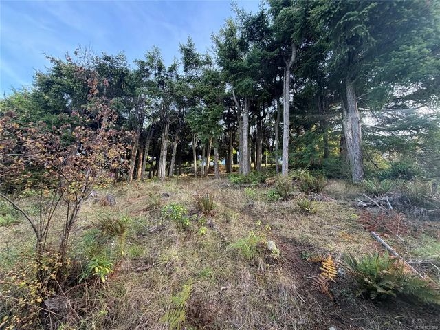 2 of 5 - 5323 Dewar Rd, Nanaimo, BC