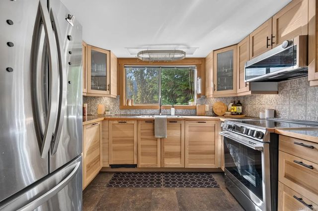 2 of 41 - 130 Booth Canal Rd, Salt Spring, BC
