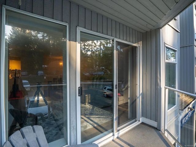 2 of 31 - 2562 Departure Bay Rd 508, Nanaimo, BC
