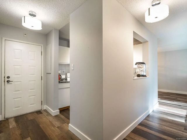 4 of 31 - 2562 Departure Bay Rd 508, Nanaimo, BC