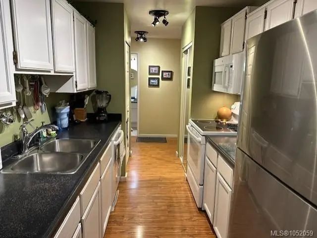 2 of 20 - 18 King George St 110, Lake Cowichan, BC