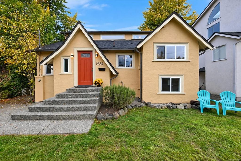 2834 Wyndeatt Ave, Saanich