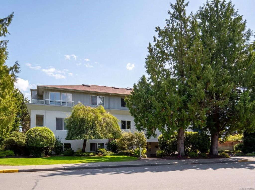 9993 Fourth St 304, Sidney