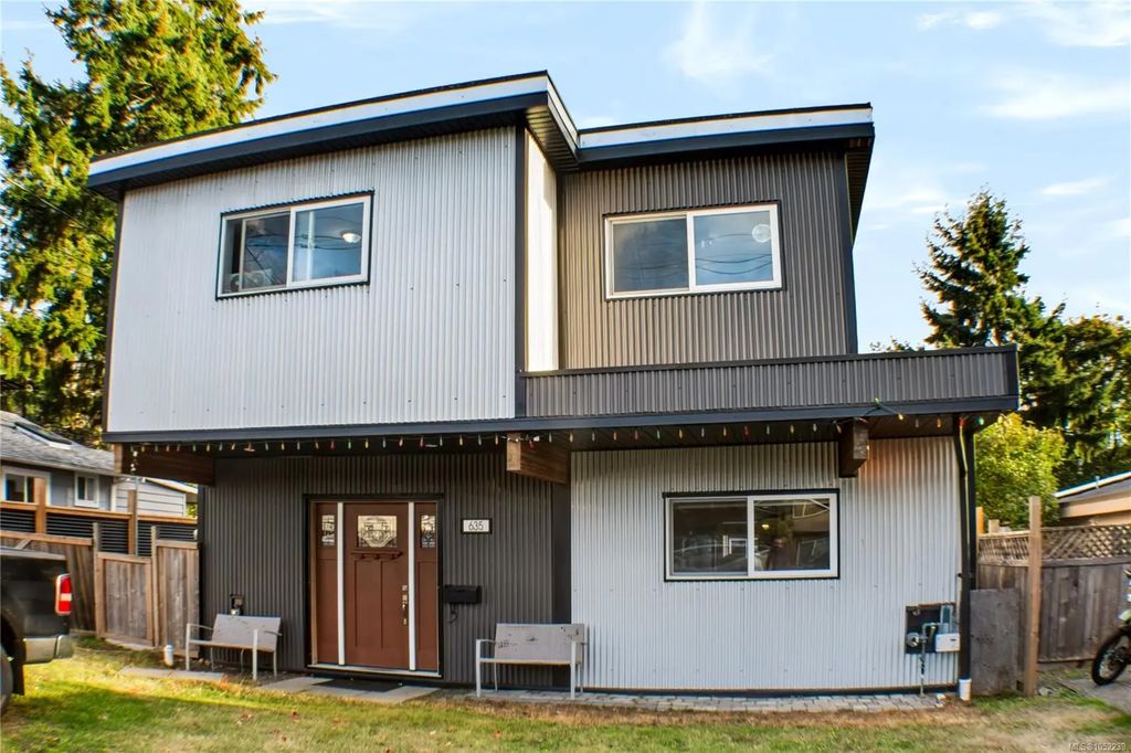 635 Hoffman Ave, Langford