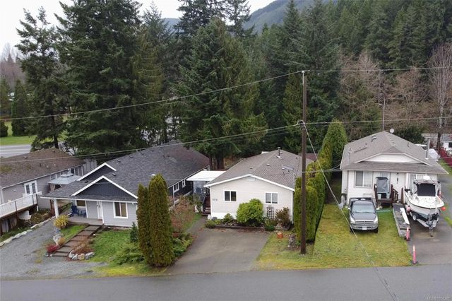2 of 63 - 300 Lake Park Rd, Lake Cowichan, BC