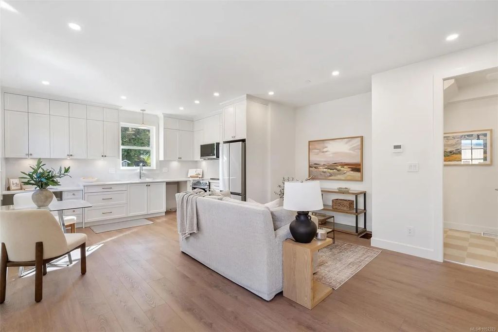768 Lindsay St 4, Saanich
