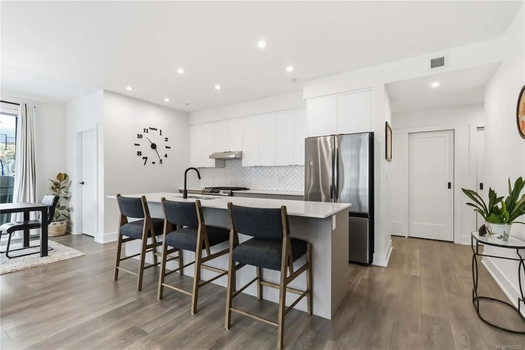 1114 Samar Cres 202, Langford