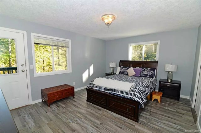 3 of 10 - 3380 Woodridge Pl, Highlands, BC