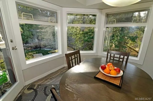 4 of 10 - 3380 Woodridge Pl, Highlands, BC