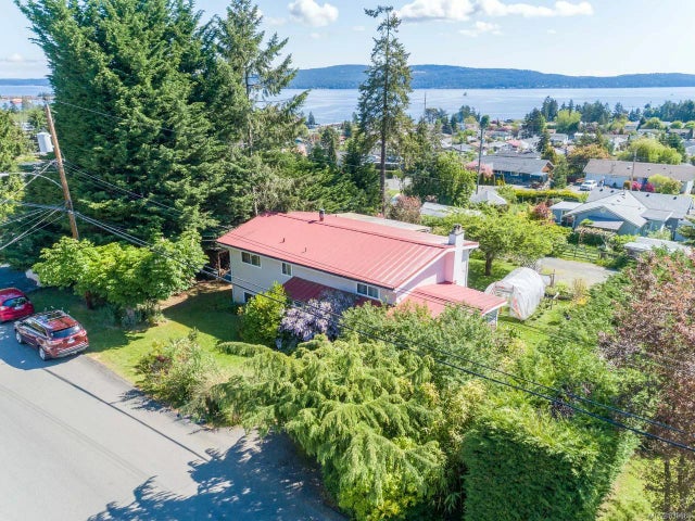 1 of 27 - 8031 Arthur St, Crofton, BC