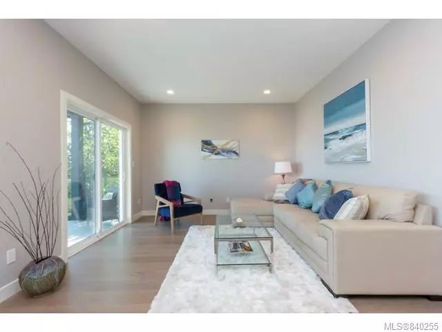 1 of 2 - 8041 Lindsay Pl, Crofton, BC