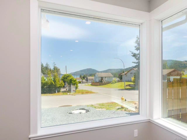 2 of 31 - 1711 Chaplin St 1, Crofton, BC