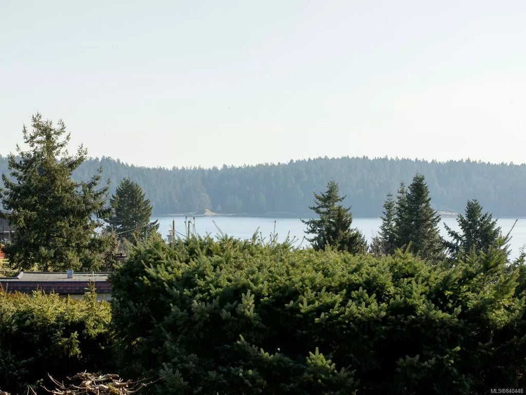 1522 Sherwood Dr, Nanaimo