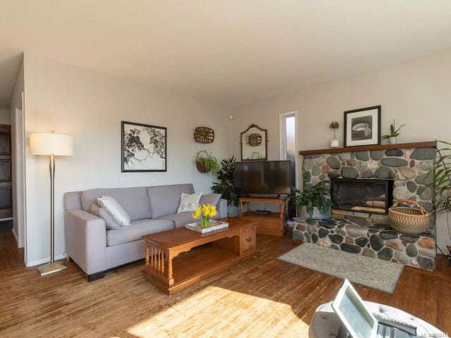 2 of 32 - 1522 Sherwood Dr, Nanaimo, BC