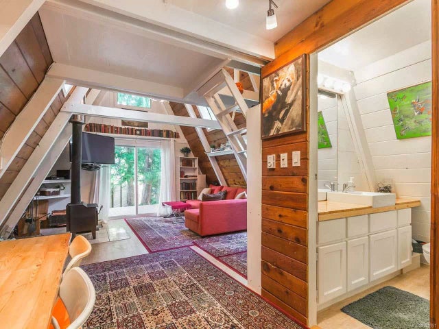 5 of 49 - 7685 Ships Point Rd, Fanny Bay, BC