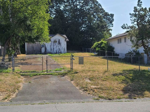 3 of 4 - 4121 Barrington Rd, Saanich, BC